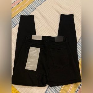 Everlane the Curvy High Rise Stretch Skinny jeans in black, size 29.